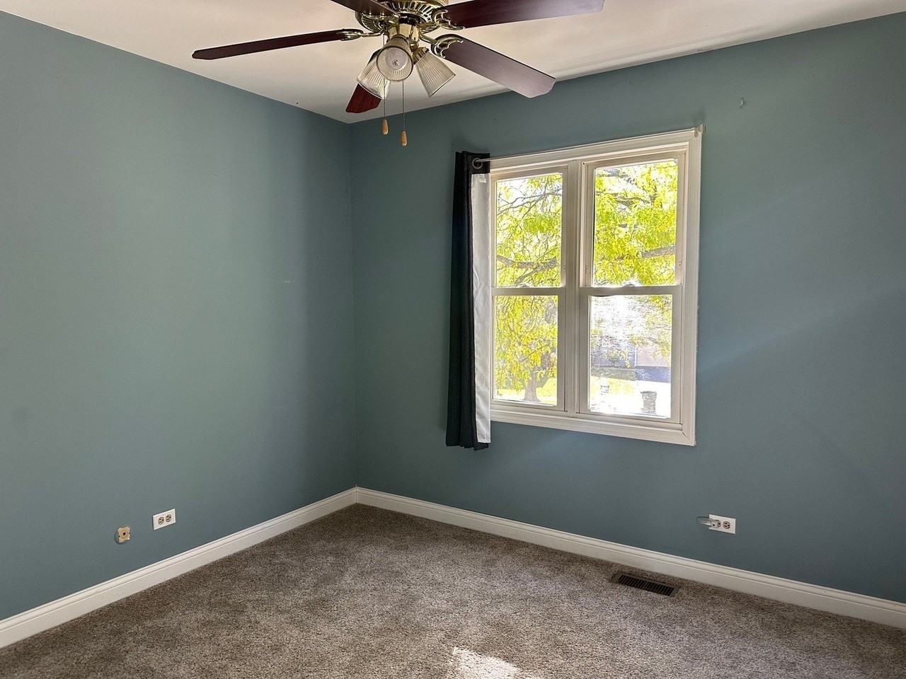 1309 Monmouth Ave - Photo 7 of 12