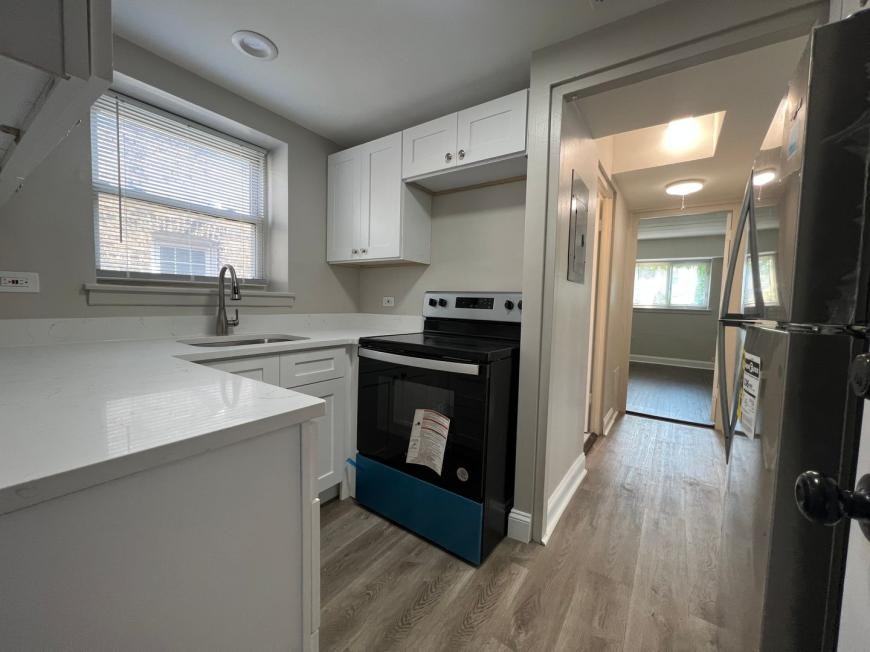 6021 N Fairfield Ave - Photo 5 of 9