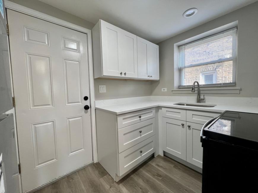 6021 N Fairfield Ave - Photo 6 of 9