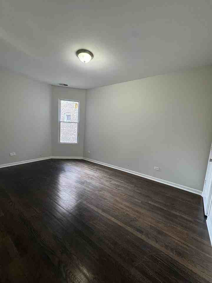 6130 S Rhodes Ave #2 - Photo 6 of 9