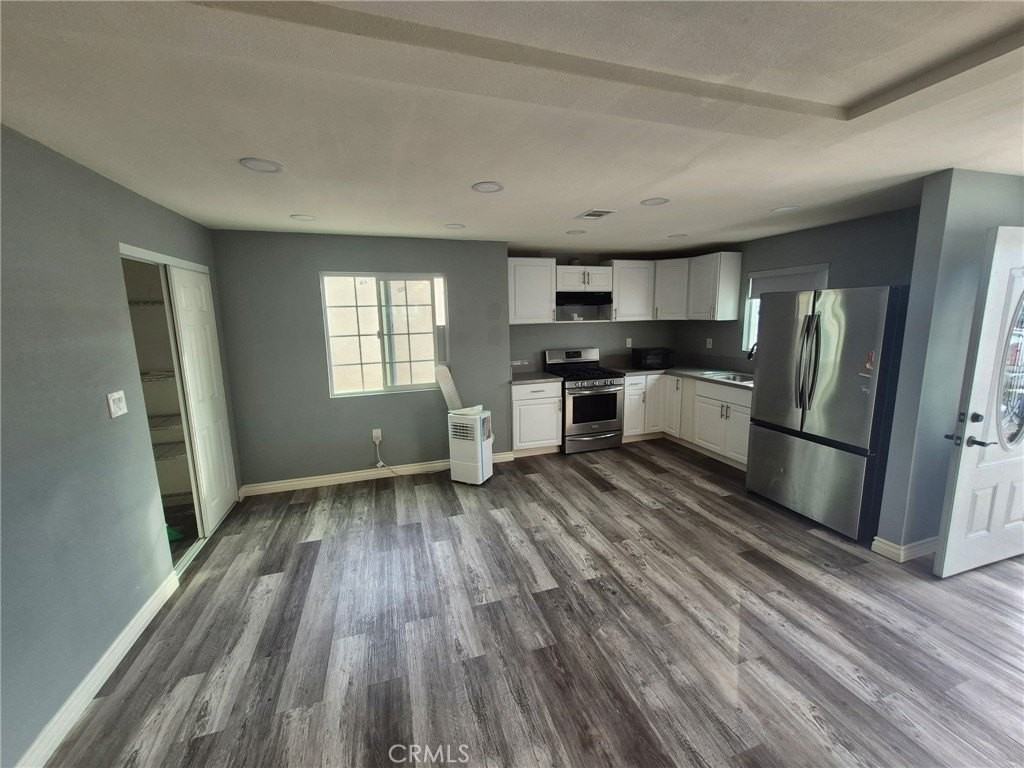 2743 N E St - Photo 3 of 10