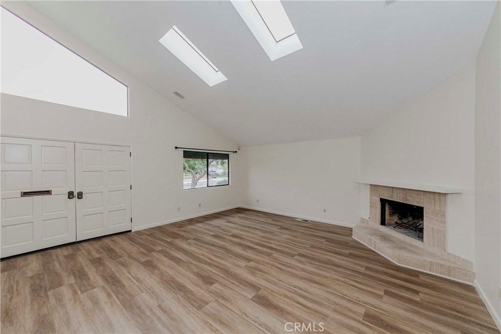 1113 Steinhart Avenue - Photo 7 of 50