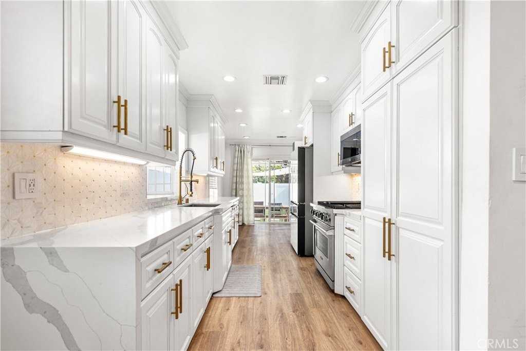 5400 Columbus Ave - Photo 2 of 24