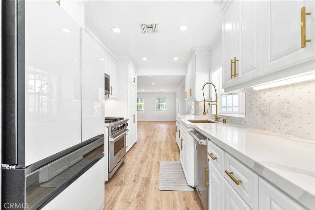 5400 Columbus Ave - Photo 4 of 24