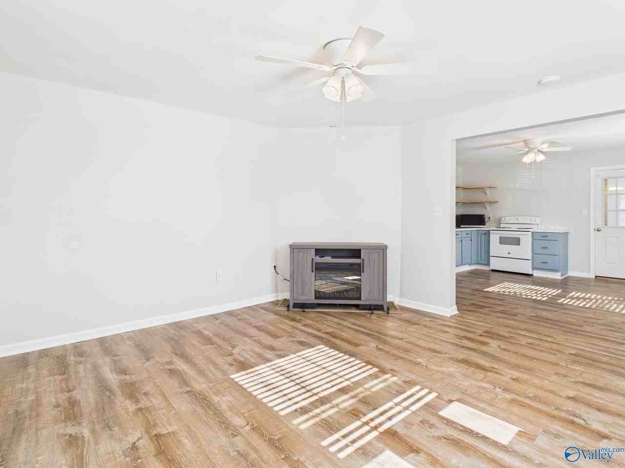 2104 Levert St Ne - Photo 7 of 21