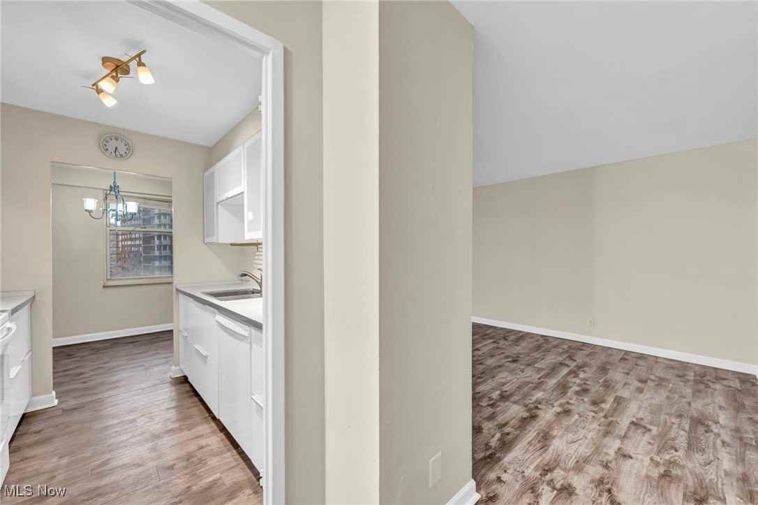 11850 Edgewater Dr Apt 808 #808 - Photo 3 of 33