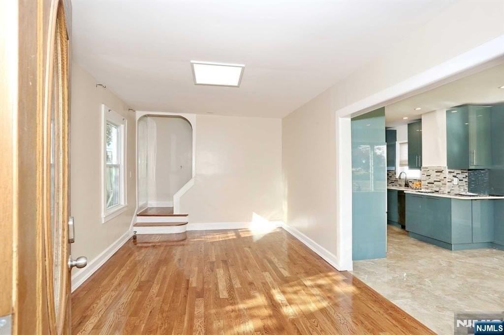 7-09 Campbell Rd - Photo 4 of 41