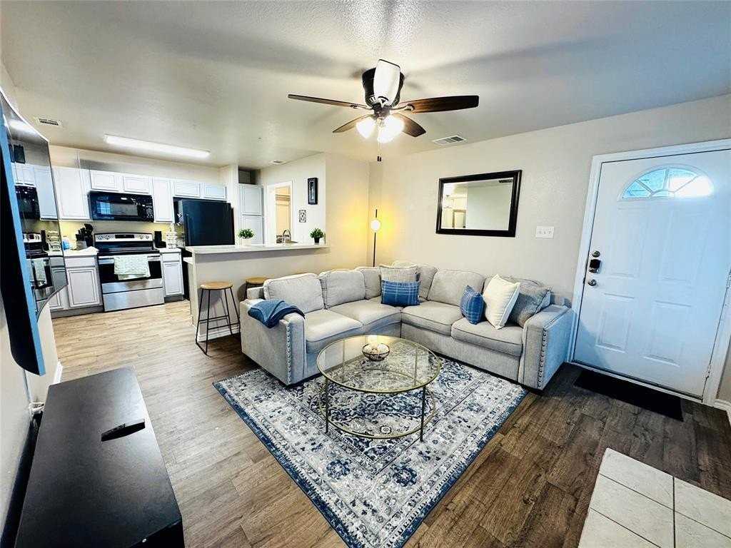 2808 Sunset Strip Ave