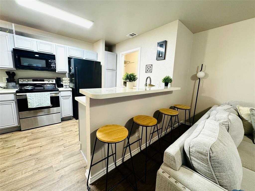 2808 Sunset Strip Ave - Photo 2 of 30