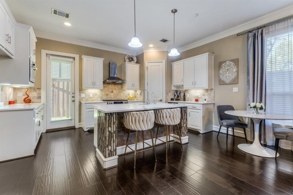 4931 Homer St - Photo 5 of 28