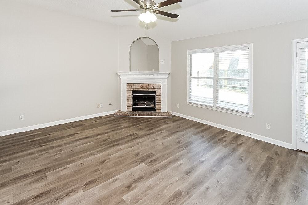 1960 E Chimneyrock Blvd - Photo 4 of 17