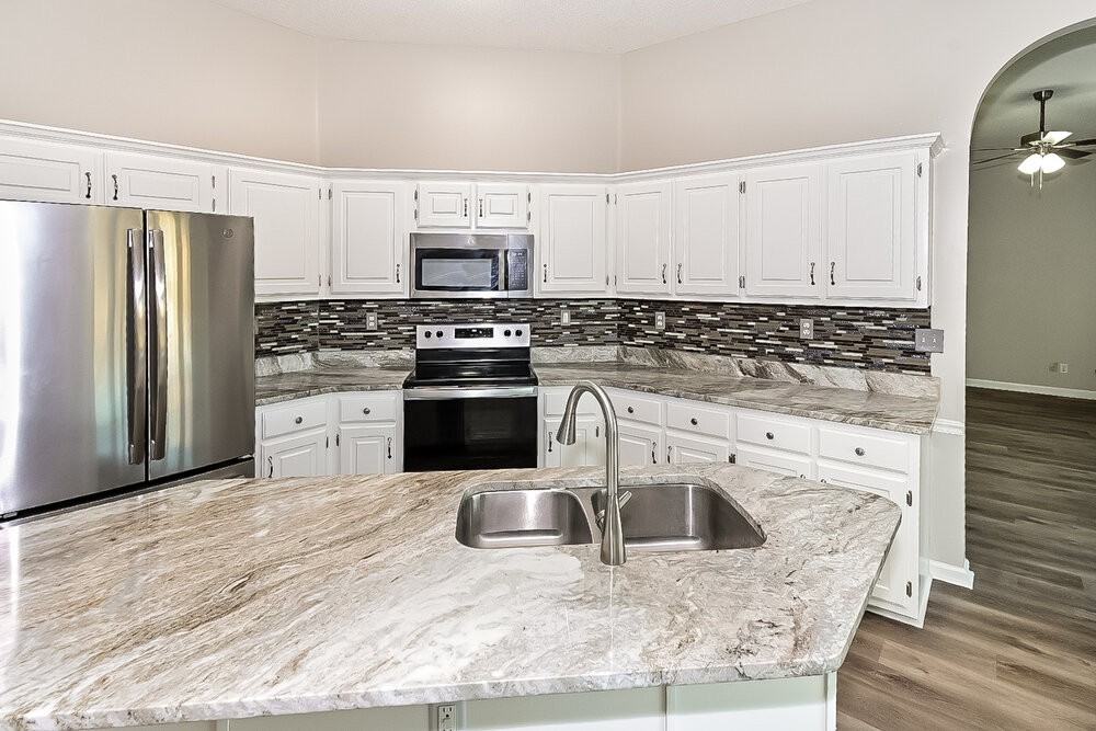 1960 E Chimneyrock Blvd - Photo 7 of 17