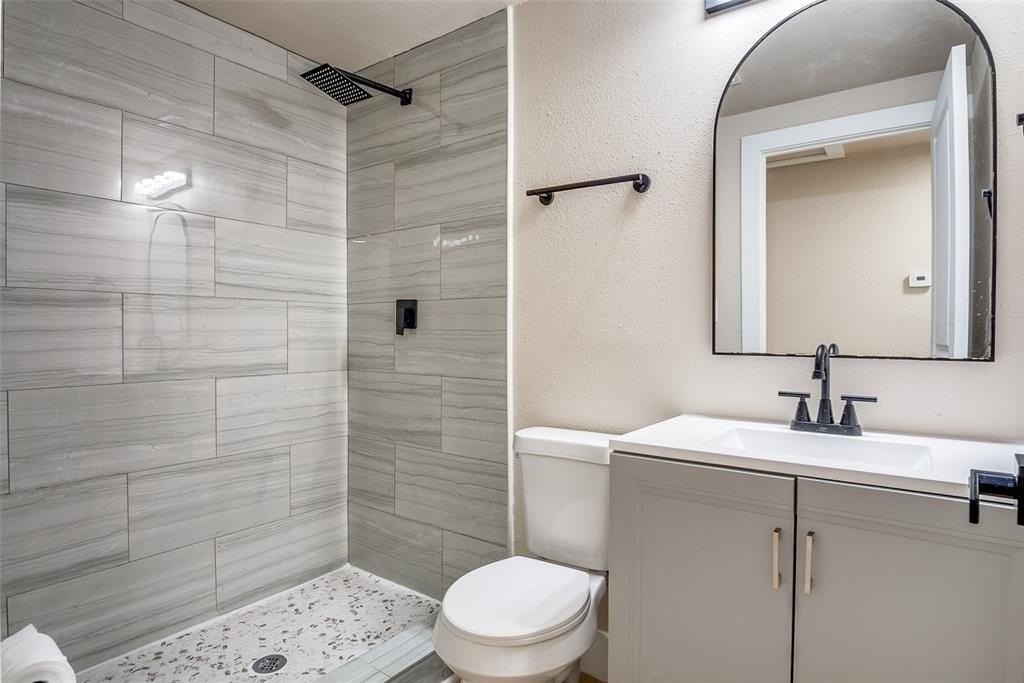 2406 White Oak Trl - Photo 3 of 8