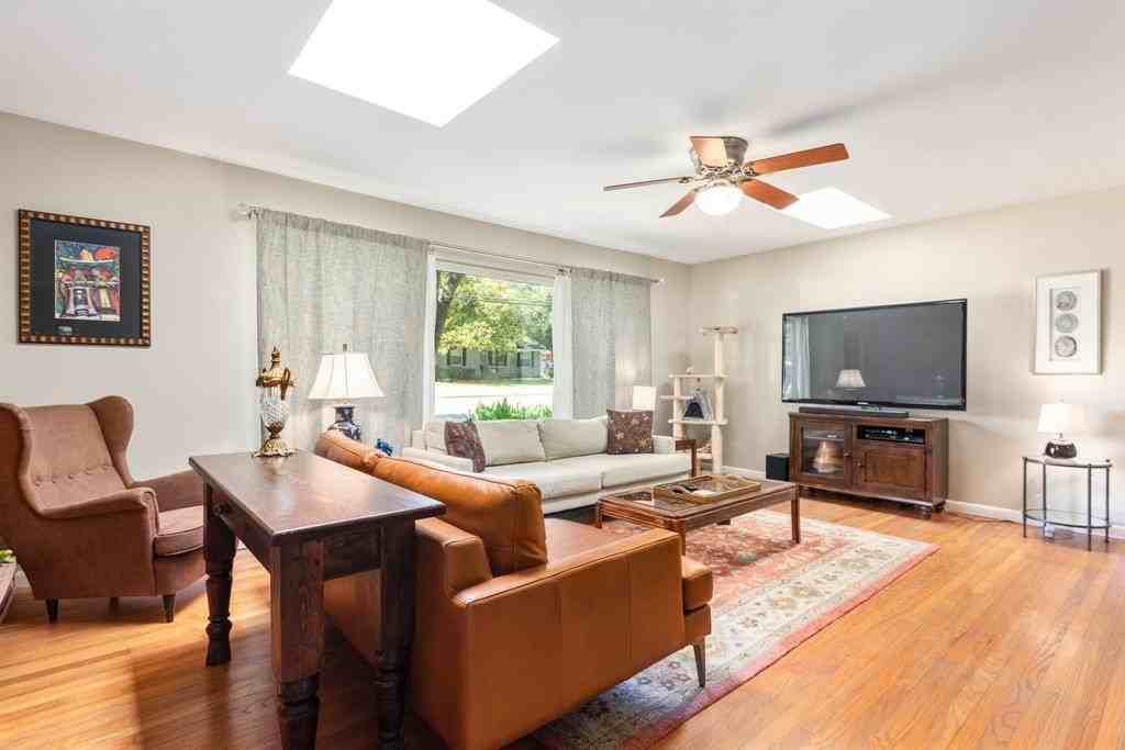 6803 Blessing Dr - Photo 2 of 18