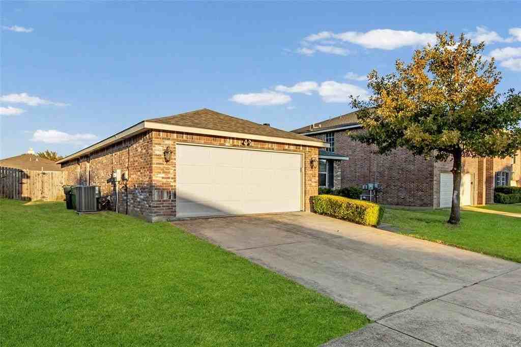 8409 Redheart St - Photo 2 of 26