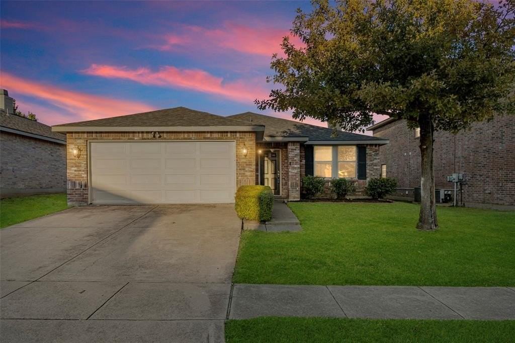 8409 Redheart St - Photo 4 of 26