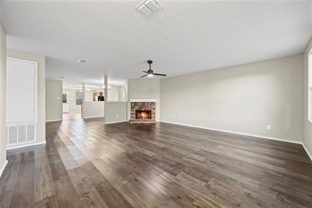 8409 Redheart St - Photo 6 of 26