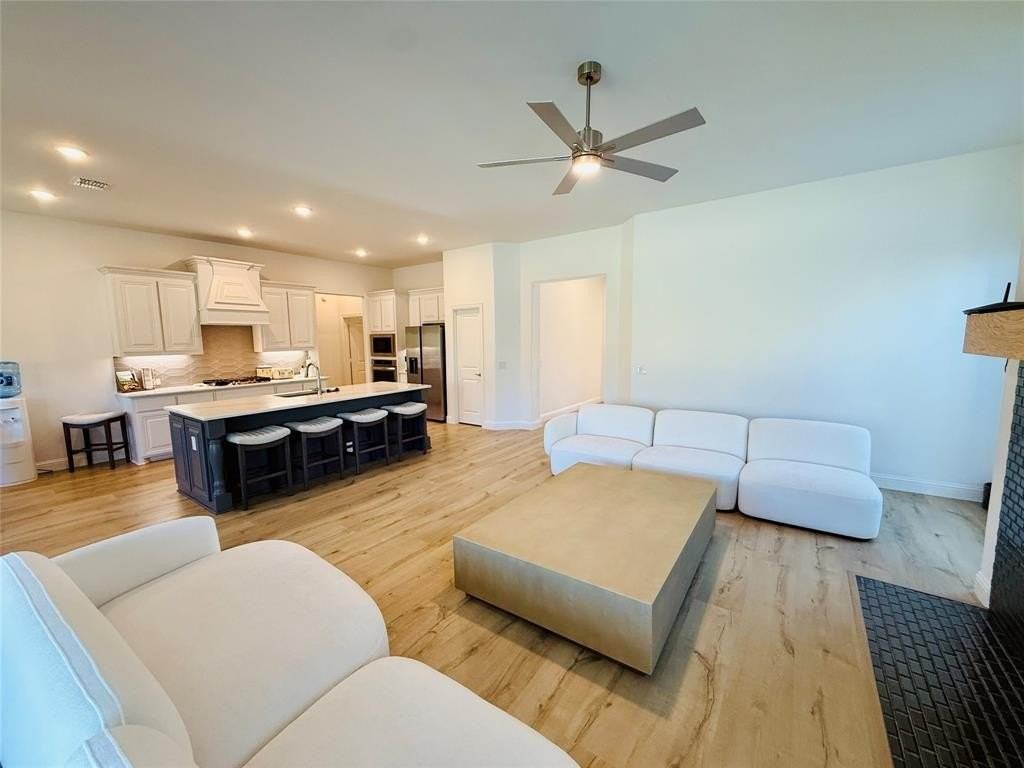 218 Oakcrest Dr - Photo 4 of 33