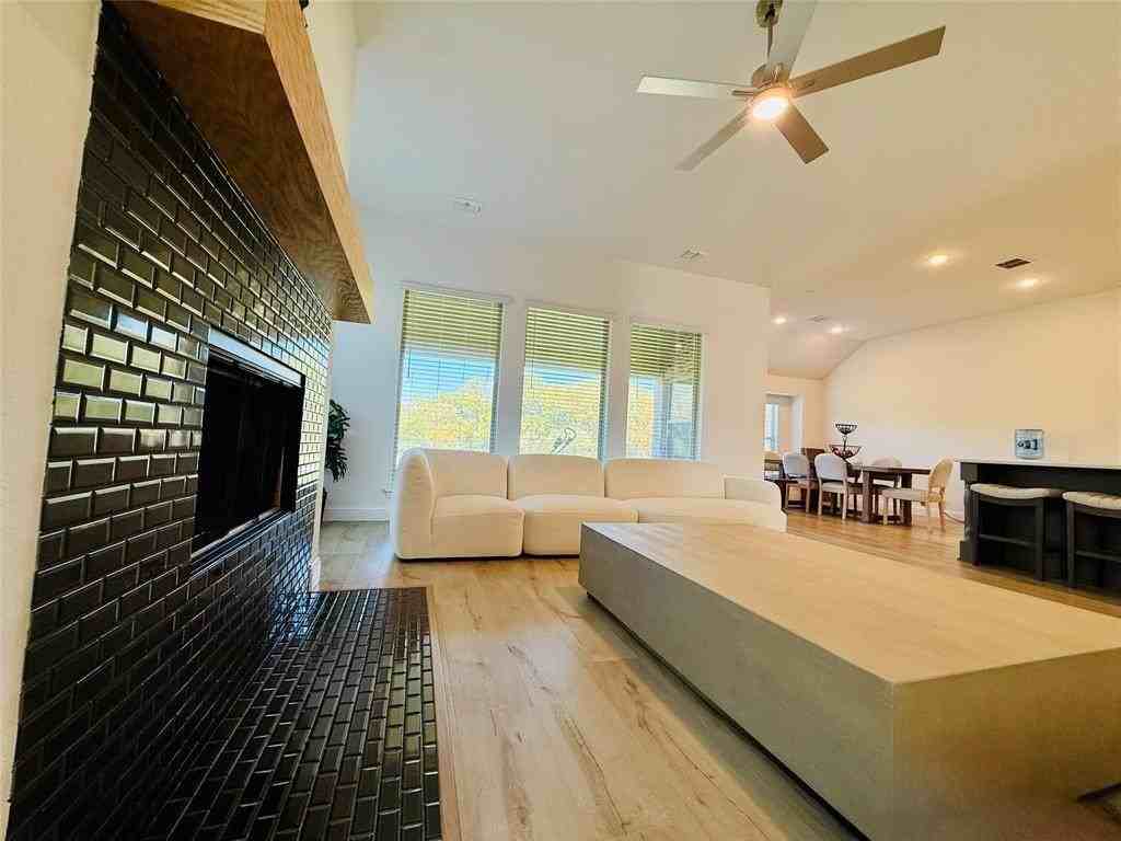 218 Oakcrest Dr - Photo 5 of 33