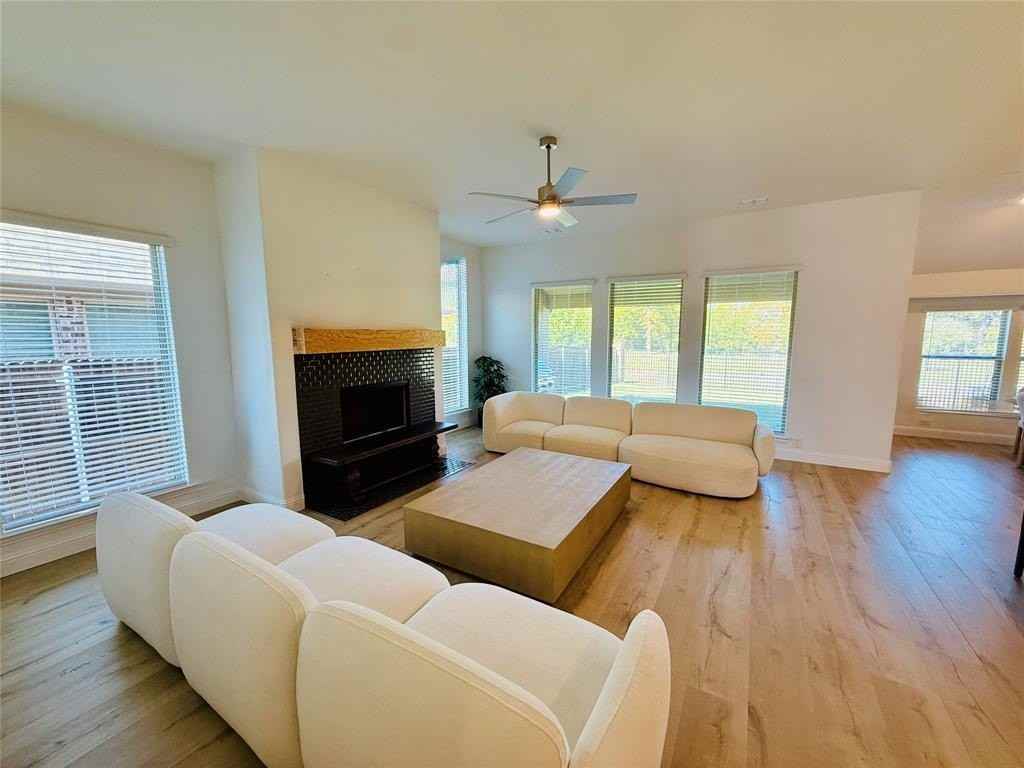 218 Oakcrest Dr - Photo 7 of 33