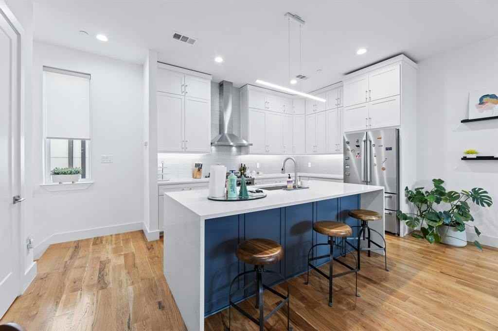 2311 N Carroll Ave #B - Photo 2 of 23