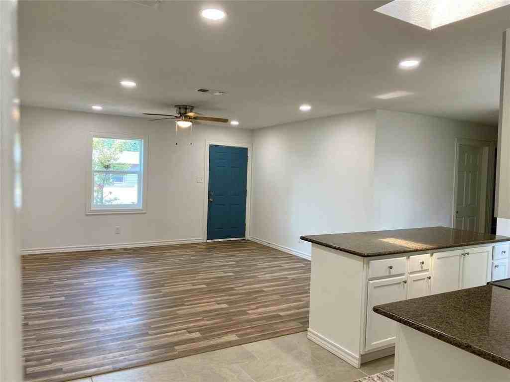 100 Burl St - Photo 6 of 16