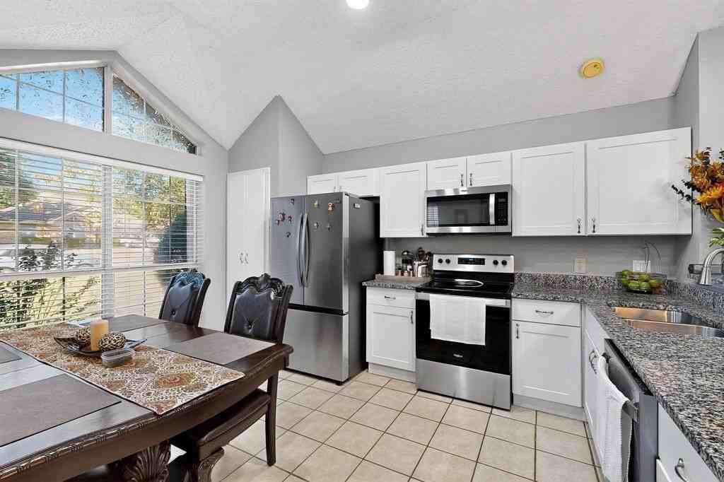 821 Parkwest Blvd - Photo 6 of 38