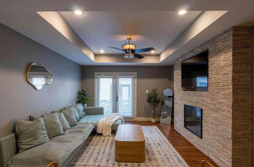 3845 Convent St #7 - Photo 3 of 36