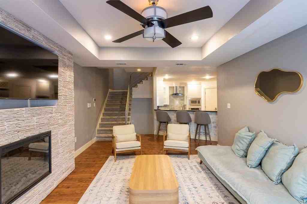 3845 Convent St #7 - Photo 5 of 36