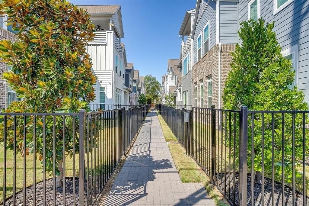 4913 Hidden Grove Dr