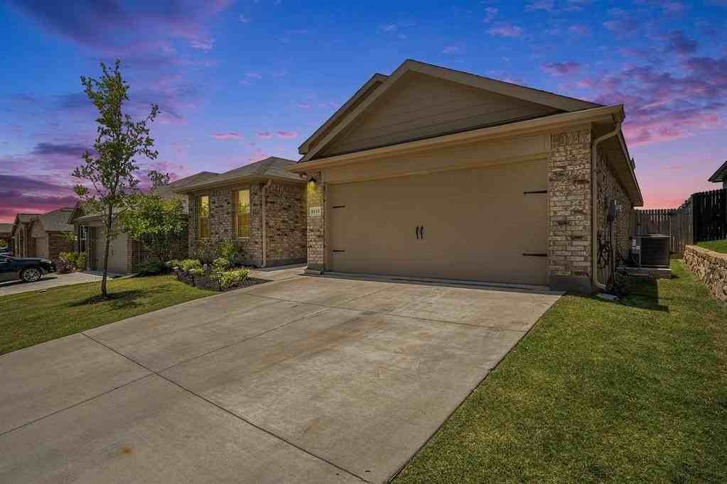 9233 Herringbone Dr - Photo 2 of 27