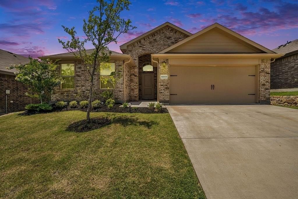 9233 Herringbone Dr - Photo 4 of 27