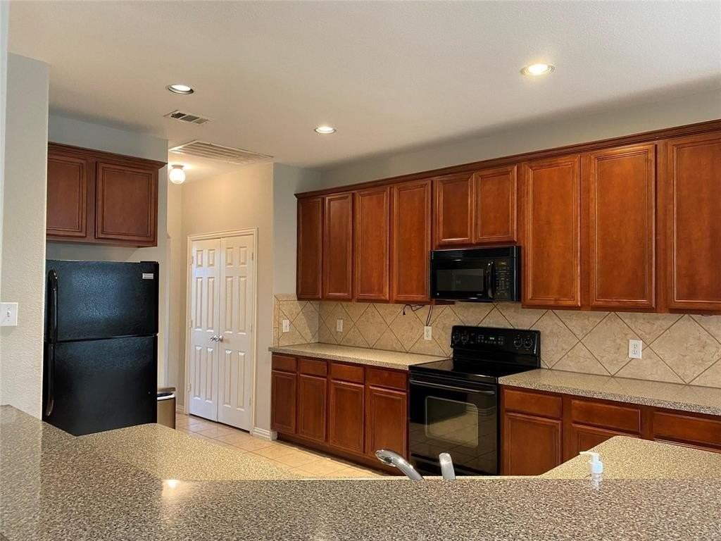 10248 Brenden Dr - Photo 5 of 17