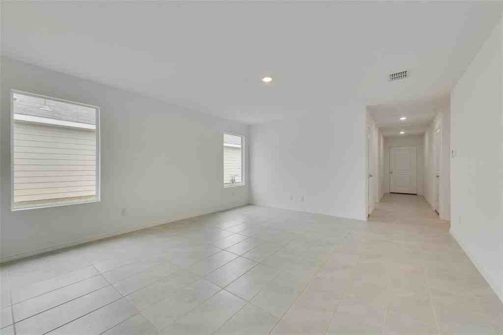 7705 Skier Dr - Photo 4 of 17