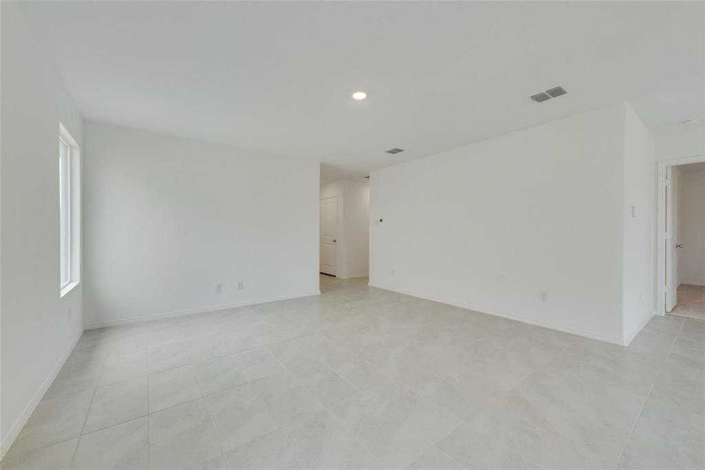 7705 Skier Dr - Photo 5 of 17