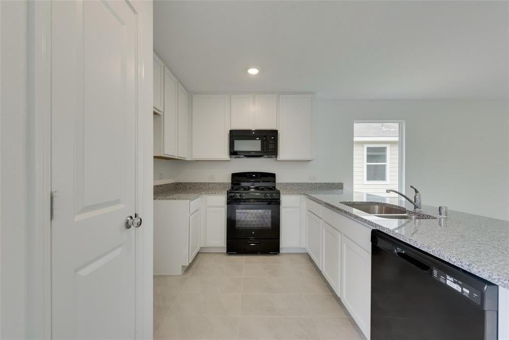 7705 Skier Dr - Photo 7 of 17