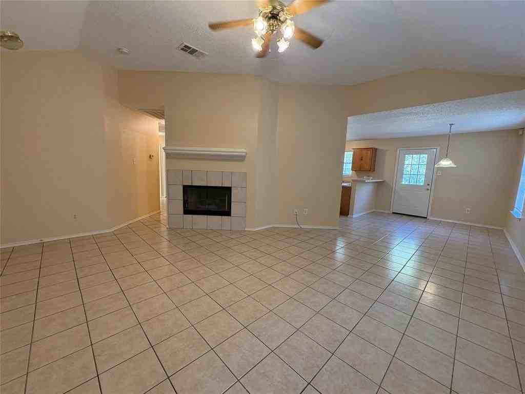 2737 Gant Dr - Photo 4 of 19