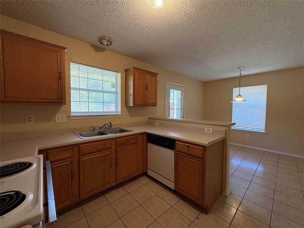 2737 Gant Dr - Photo 7 of 19