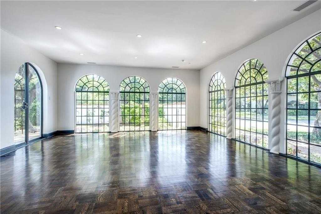 4500 Belfort Ave - Photo 5 of 27