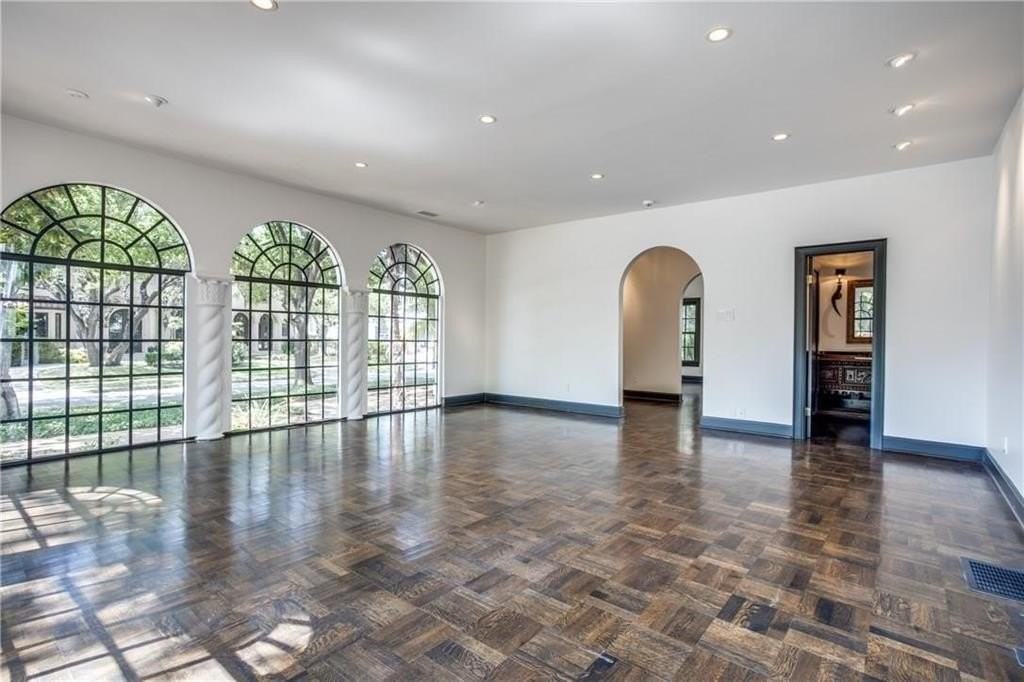 4500 Belfort Ave - Photo 6 of 27