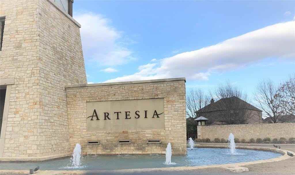 2020 Overton Park Dr - Photo 3 of 24