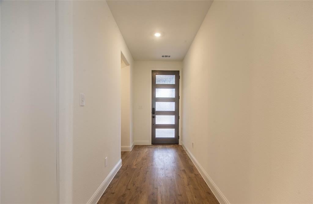 204 Castle Rock Dr - Photo 4 of 24