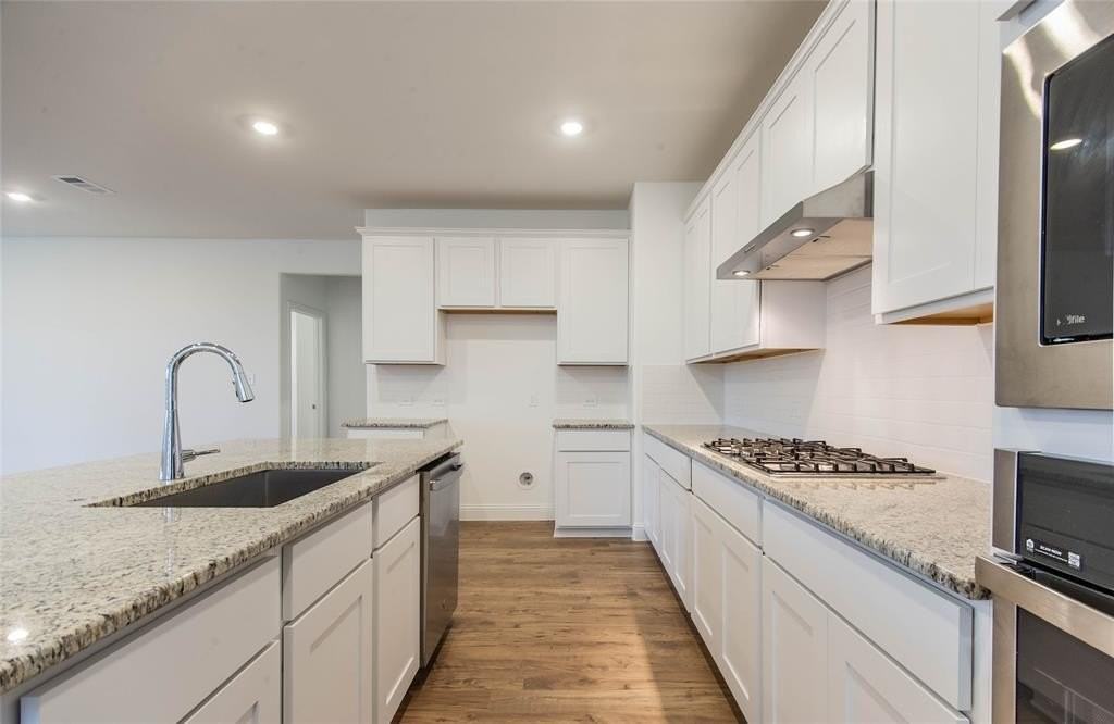 204 Castle Rock Dr - Photo 6 of 24