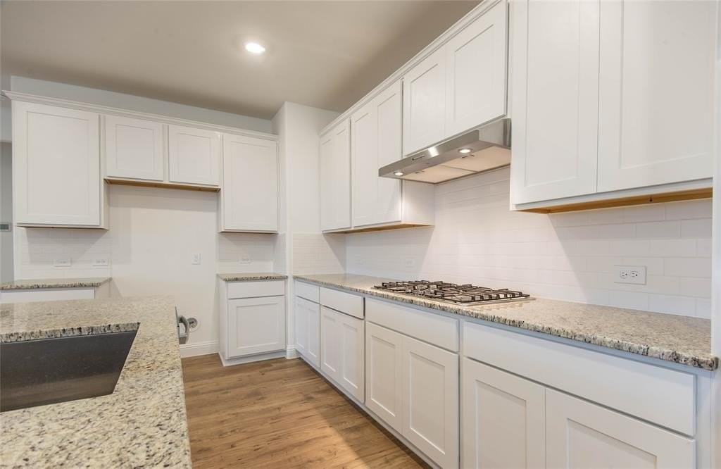 204 Castle Rock Dr - Photo 7 of 24