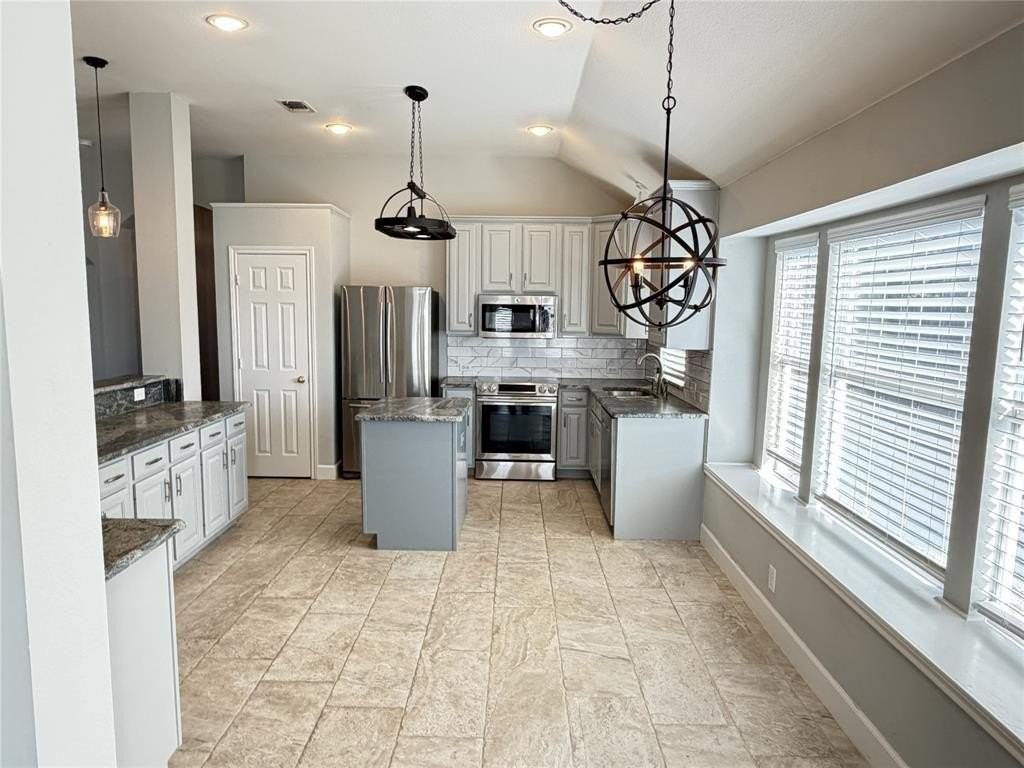 6301 Calloway Dr - Photo 5 of 13