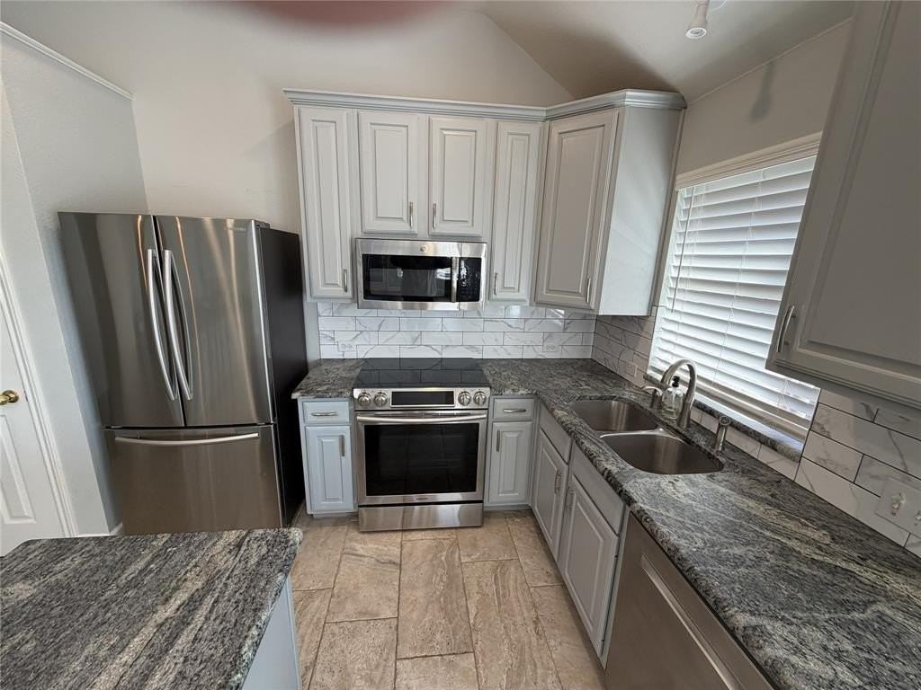 6301 Calloway Dr - Photo 6 of 13