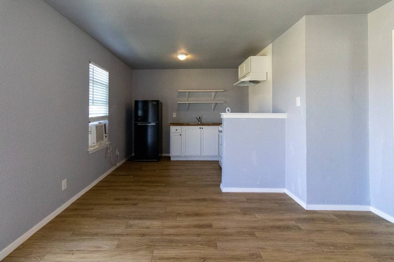 118 W Avenue A - Photo 3 of 11