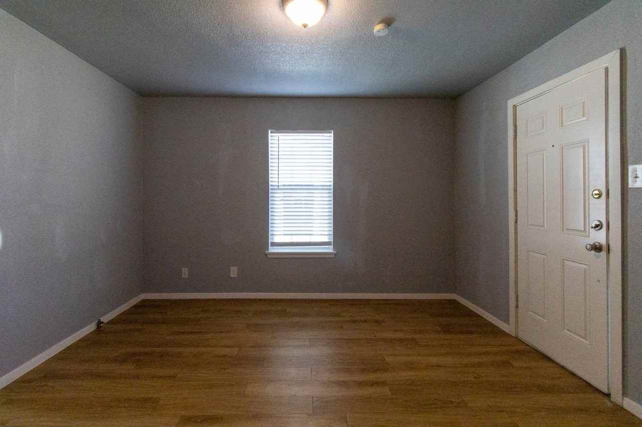 118 W Avenue A - Photo 4 of 11