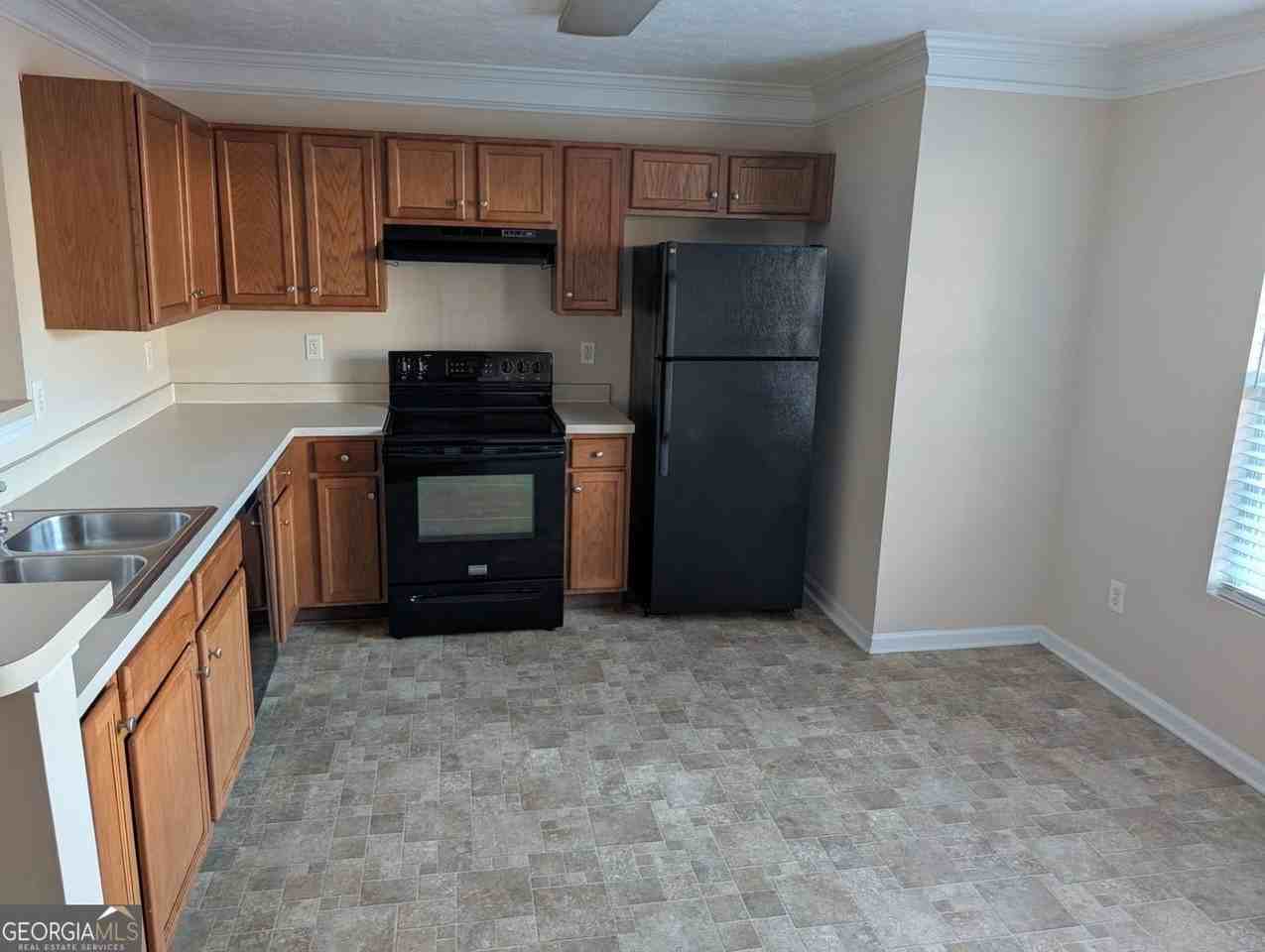 144 Governor Ln - Photo 3 of 8