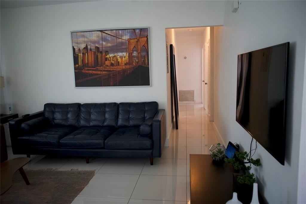 11150 Peachtree Dr - Photo 4 of 27